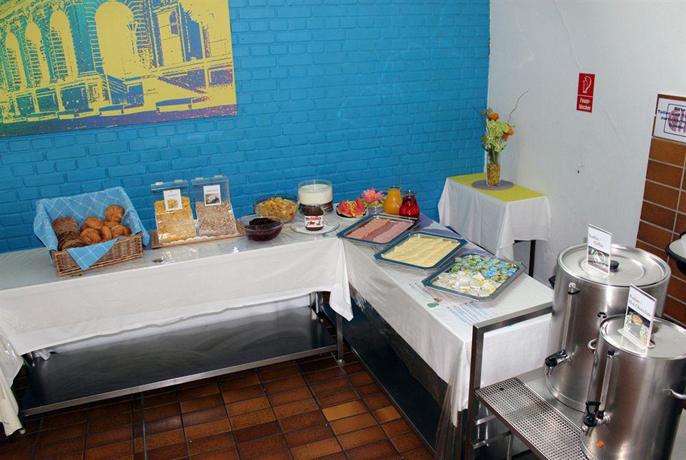 Hostel Huetteldorf Viyana Dış mekan fotoğraf