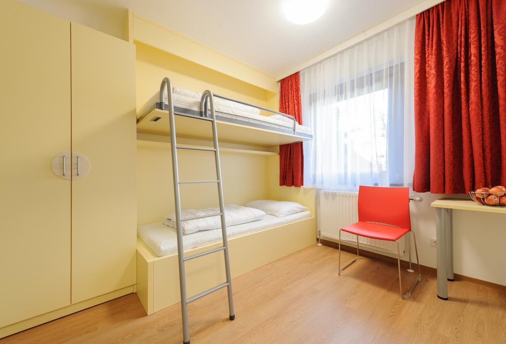 Hostel Huetteldorf Viyana Dış mekan fotoğraf