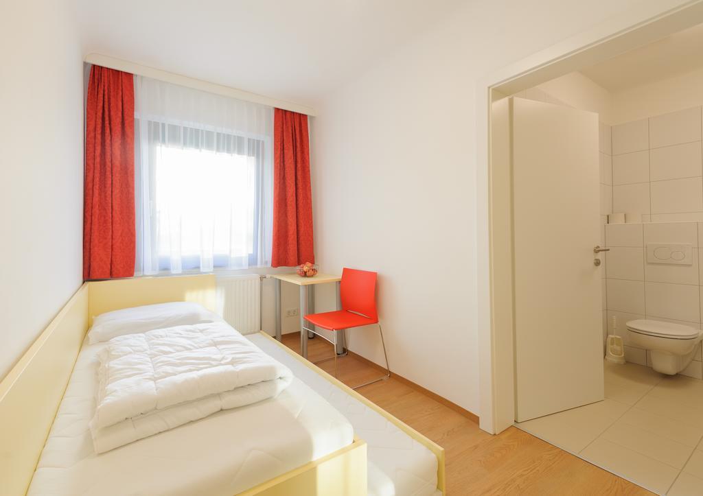 Hostel Huetteldorf Viyana Dış mekan fotoğraf