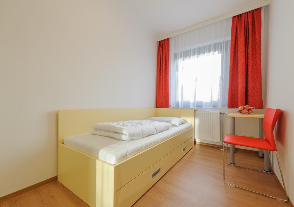 Hostel Huetteldorf Viyana Dış mekan fotoğraf