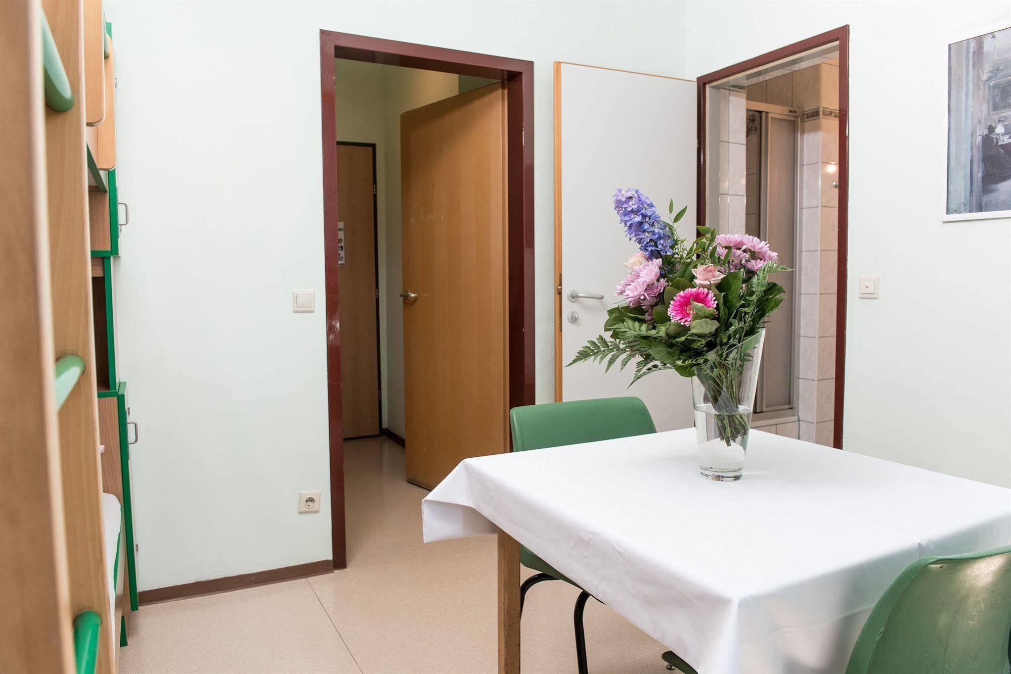 Hostel Huetteldorf Viyana Dış mekan fotoğraf