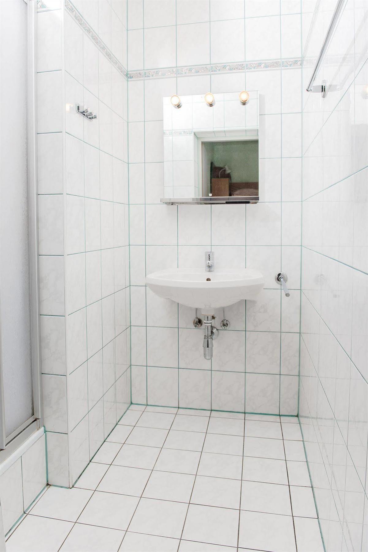 Hostel Huetteldorf Viyana Dış mekan fotoğraf